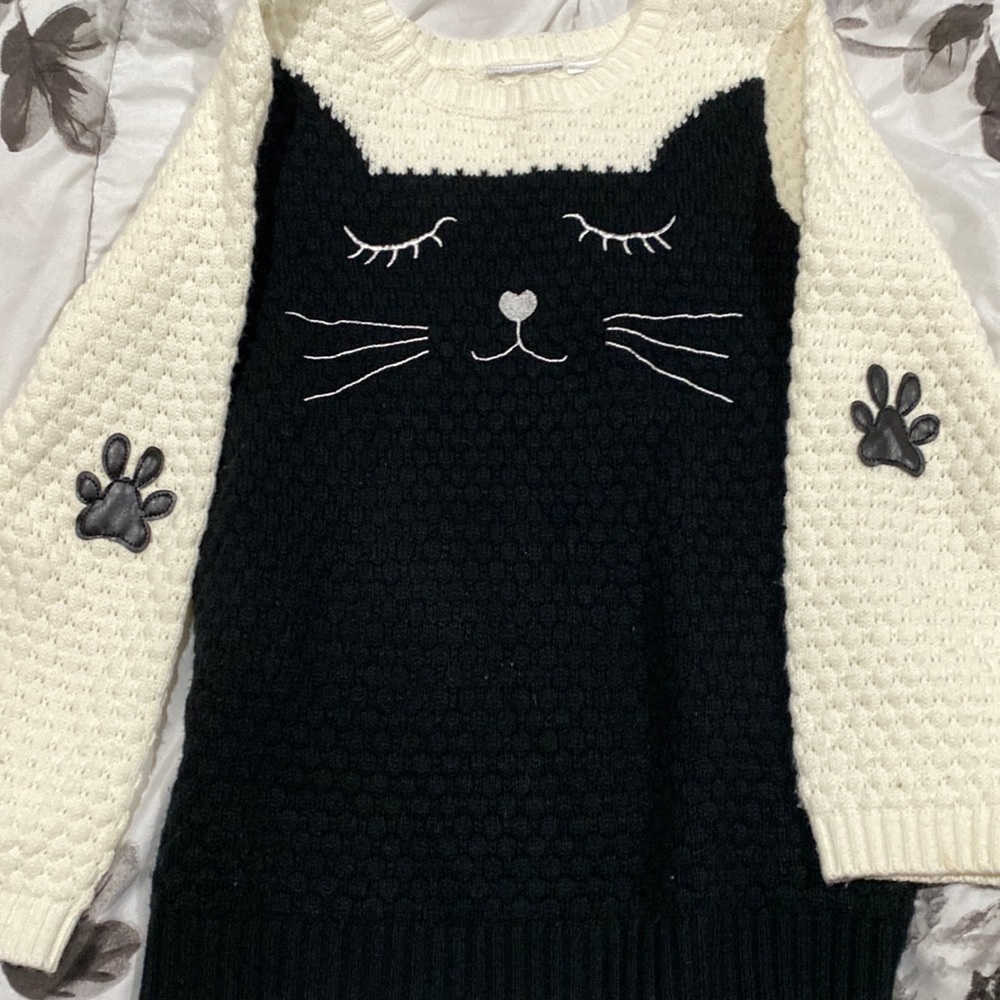 Excellent Condition Cat Sweeter for Girl